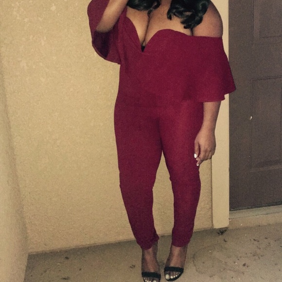 Burgundy off the shoulder Romper - Picture 2 of 2